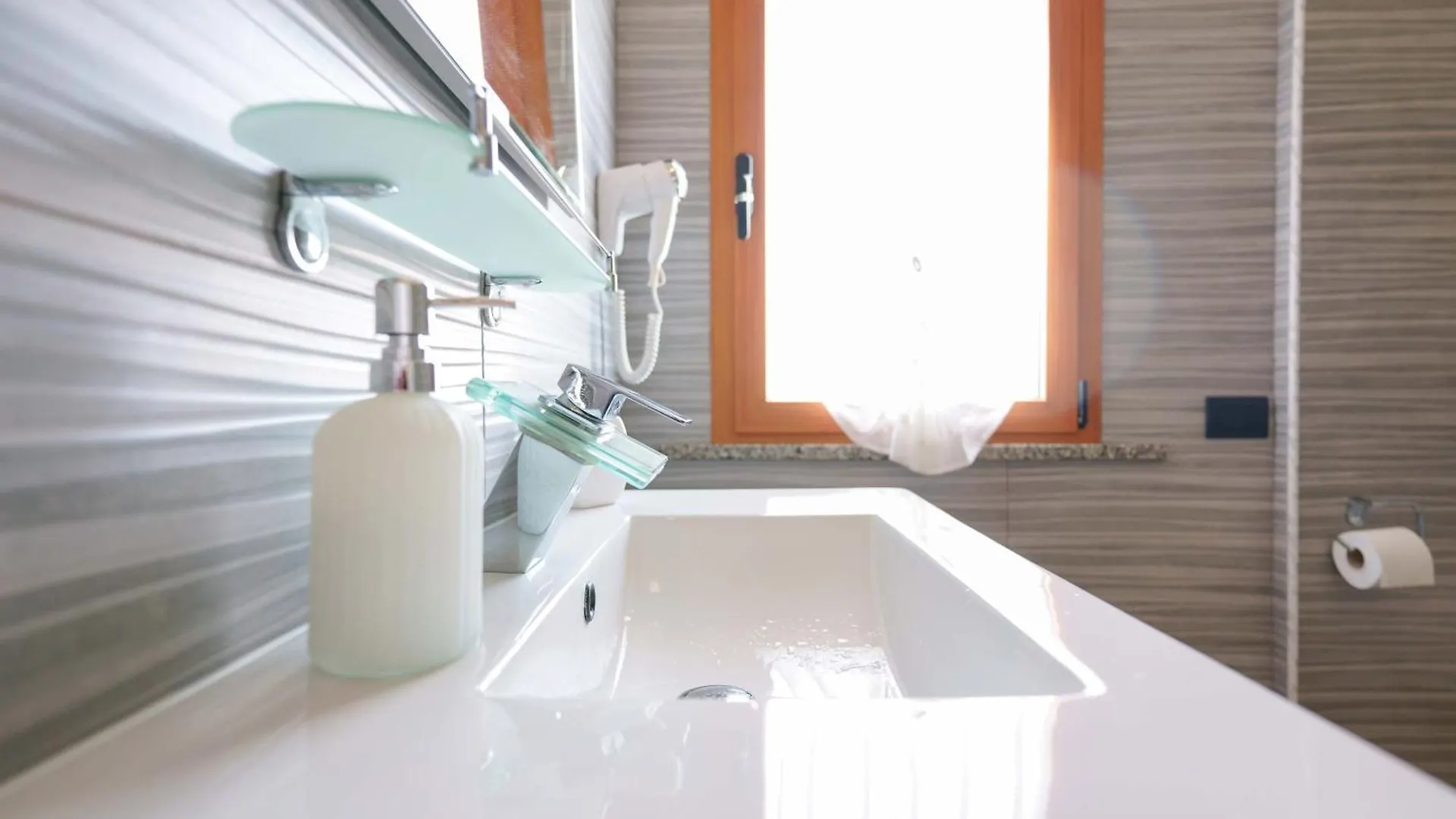 בית הארחה Quartu SantʼElena Paradise Home איטליה
