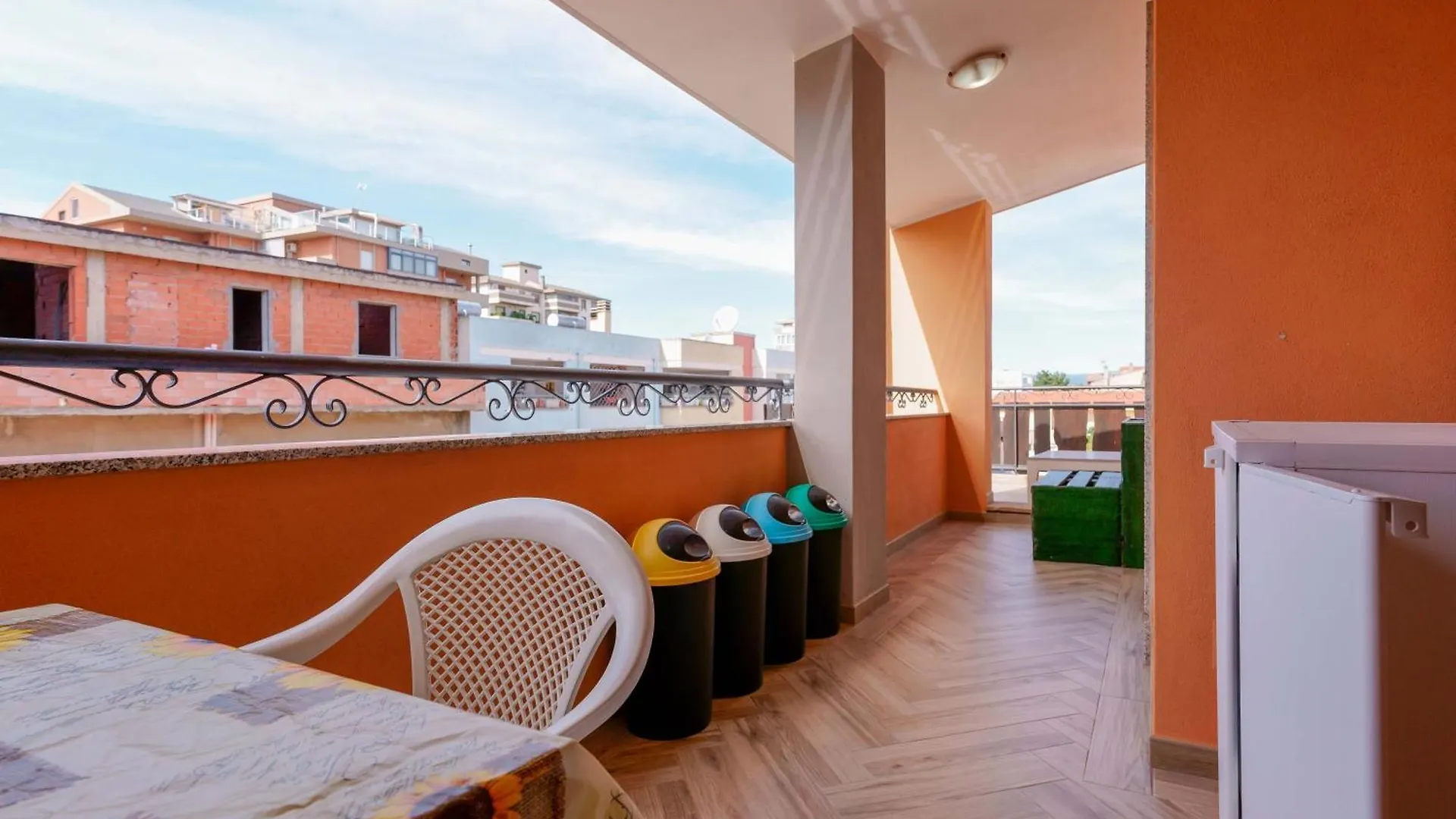 Paradise Home Quartu Sant'Elena 0*,