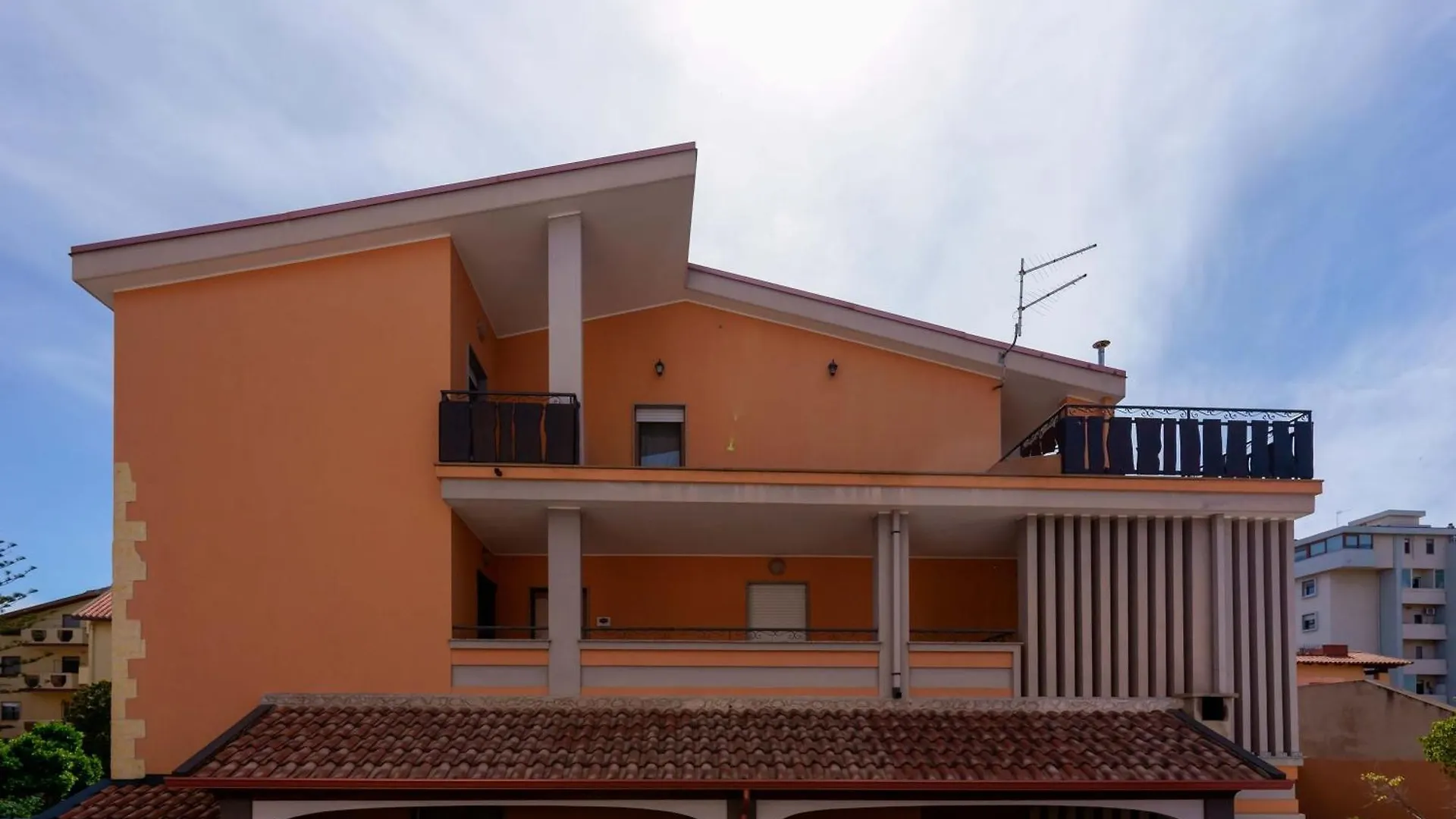 Paradise Home Quartu Sant'Elena Guest house