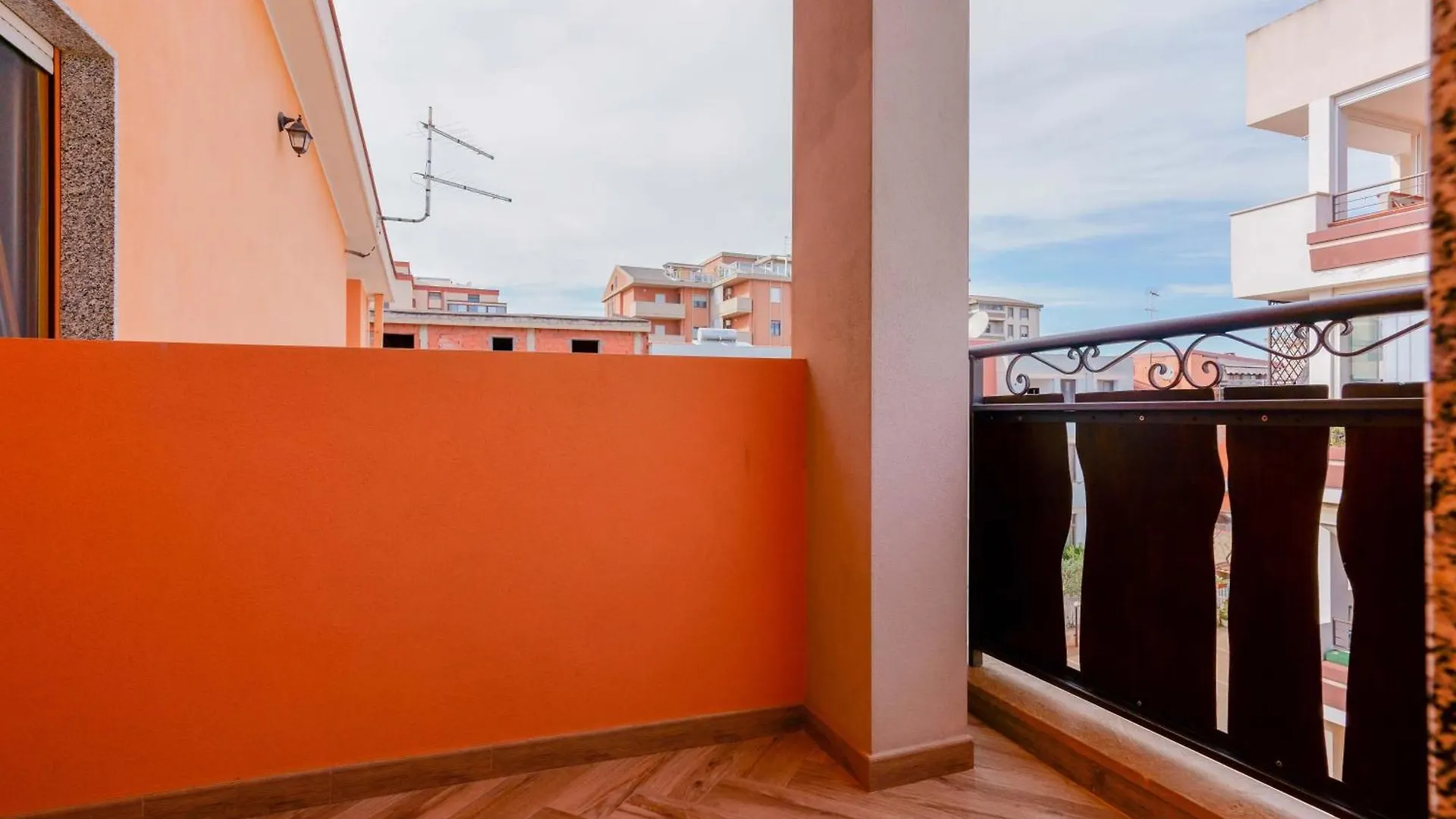 Paradise Home Quartu Sant'Elena Guest house