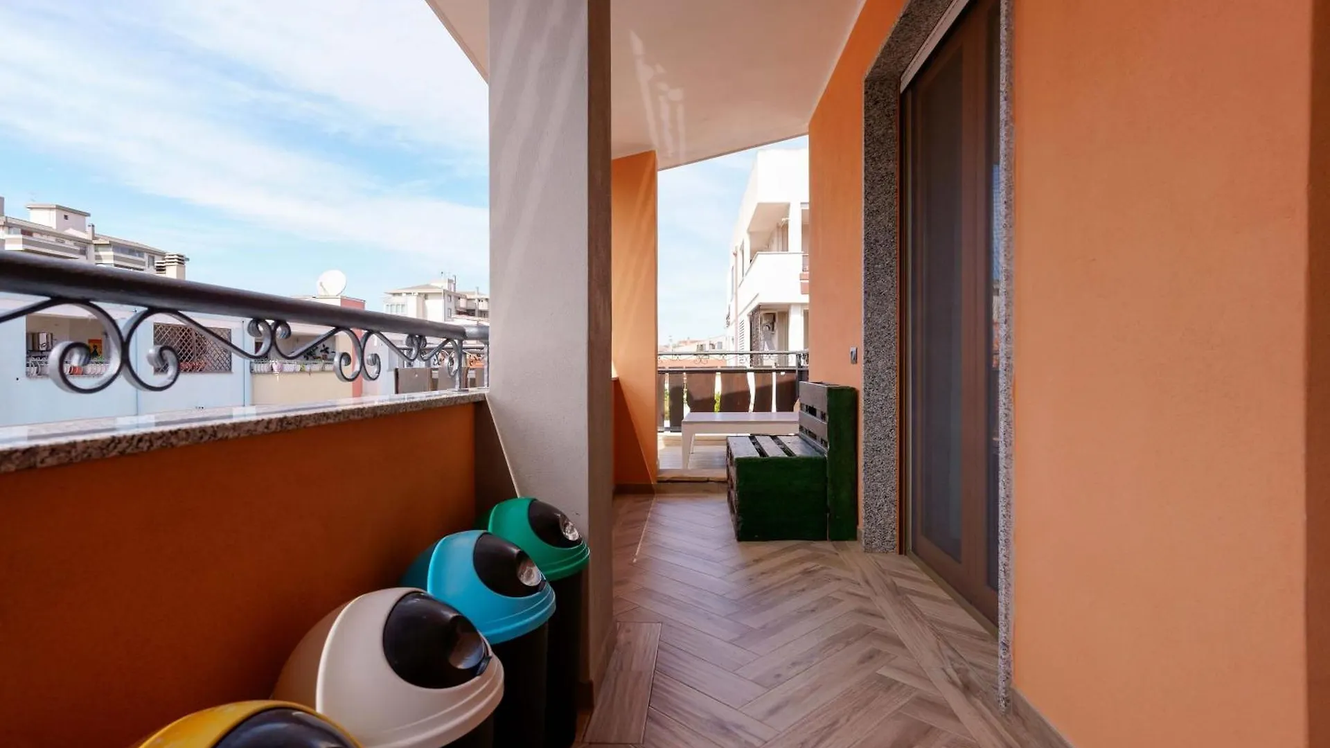 Paradise Home Quartu Sant'Elena 0*,